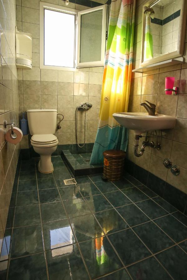 Antisamos Studios Sami  Bilik gambar